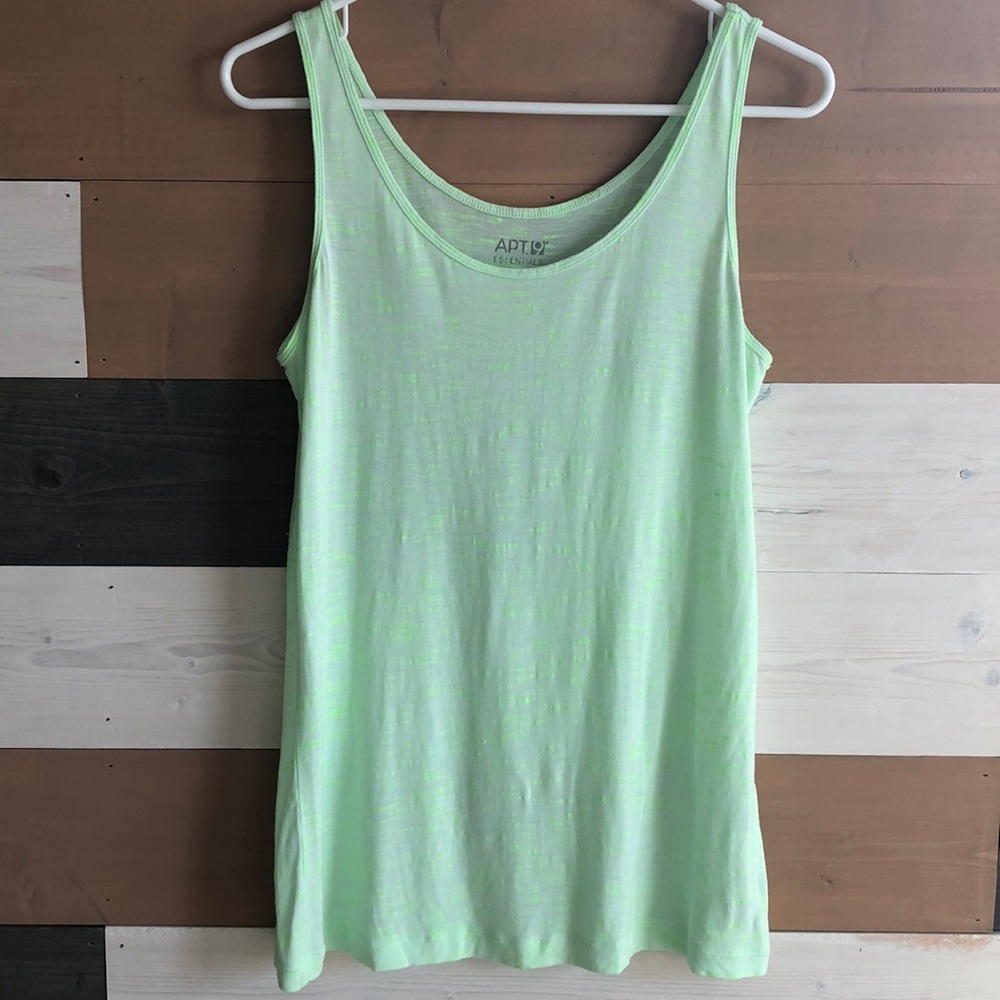 Green Heathered Tank 💚